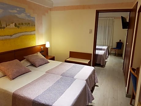 Quadruple Room with parking included