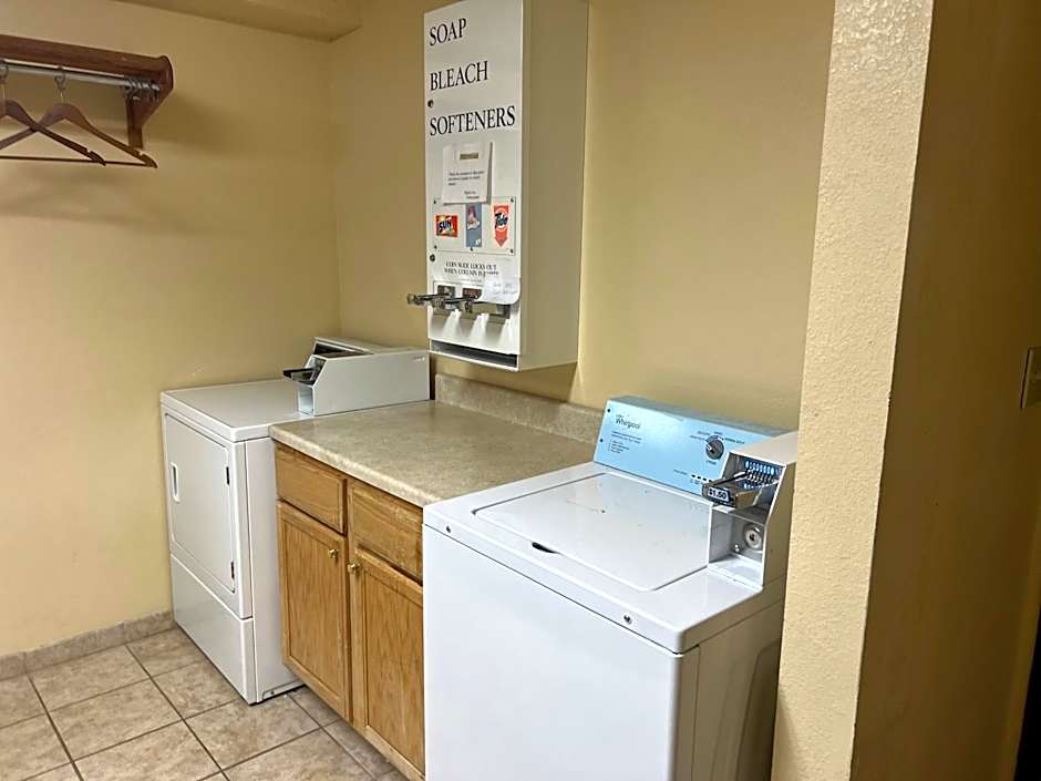 Super 8 by Wyndham Altoona