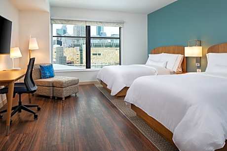 Studio with Two Queen Beds - Hearing Accessible