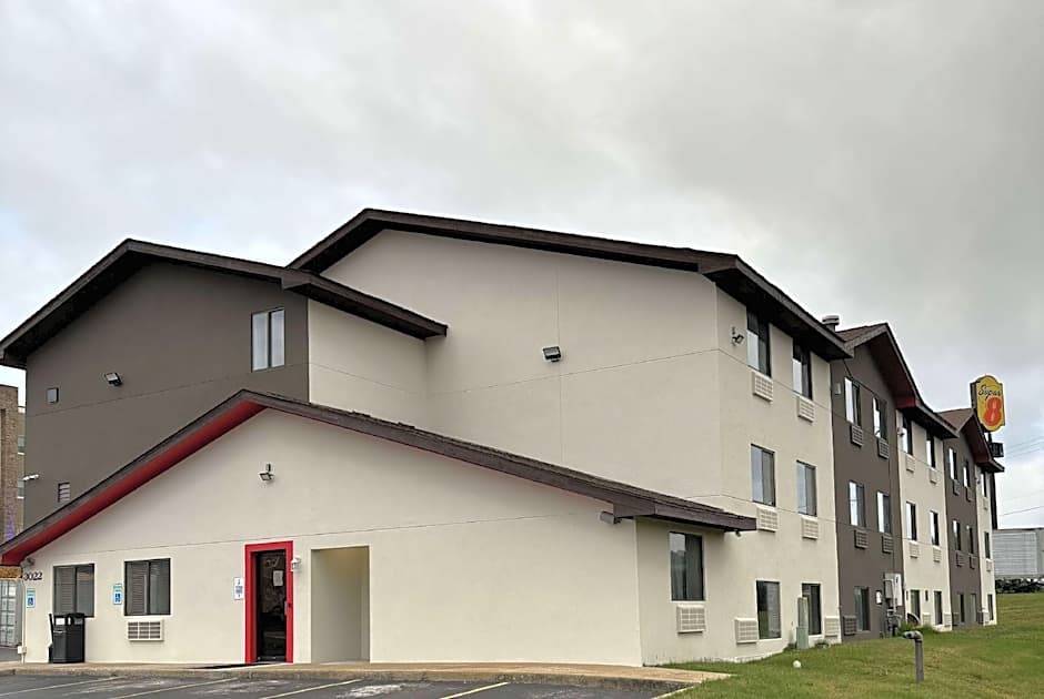 Super 8 by Wyndham Springfield North I-44