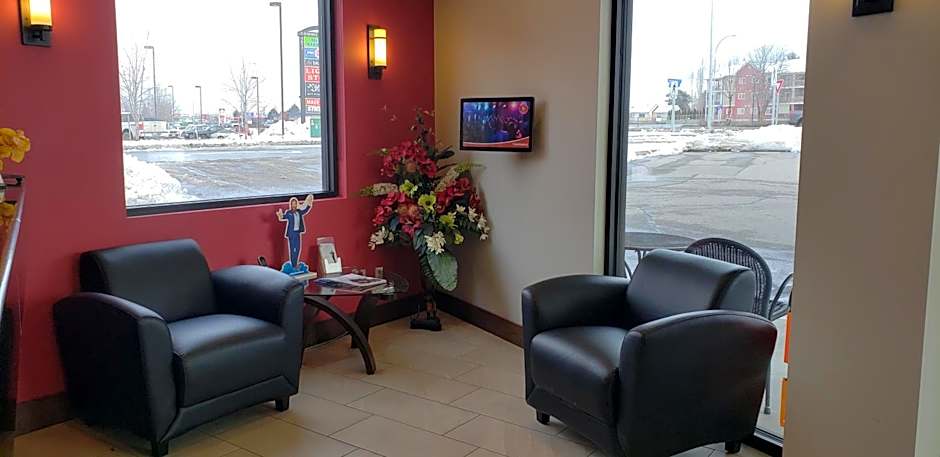 Super 8 by Wyndham Kelowna BC