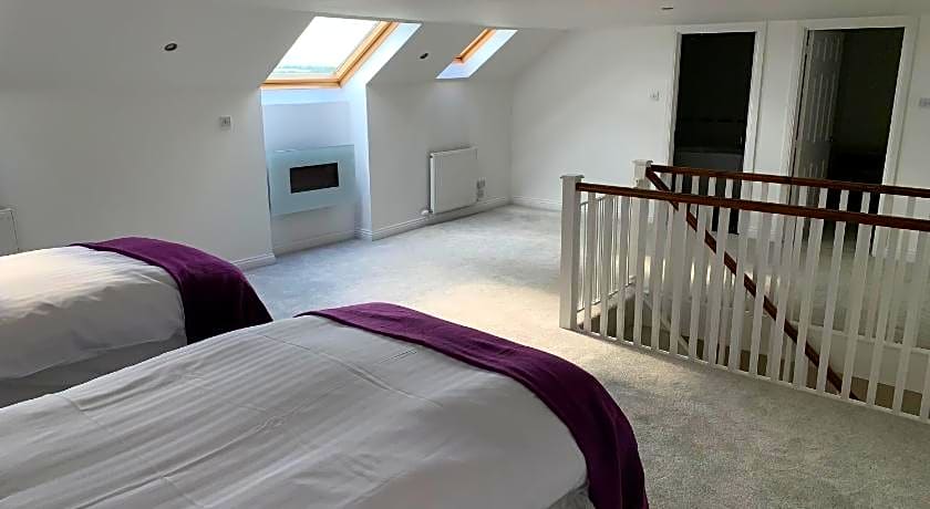 Village Tavern Apartment