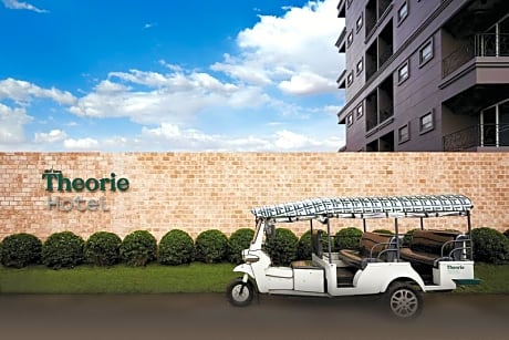 Theorie Hotel Sukhumvit 107 by SLH