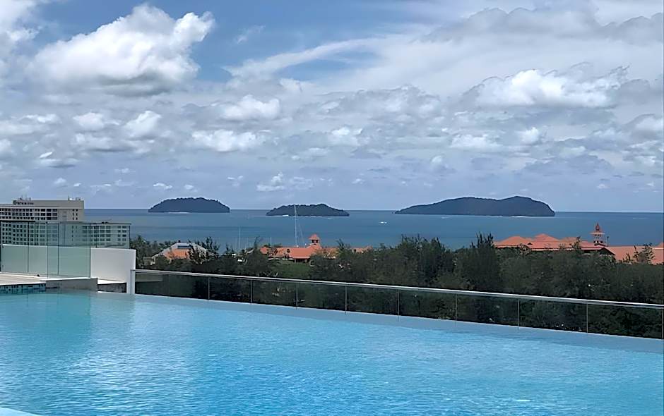 Sunset Seaview Vacation Condos @ Infinity Avenue