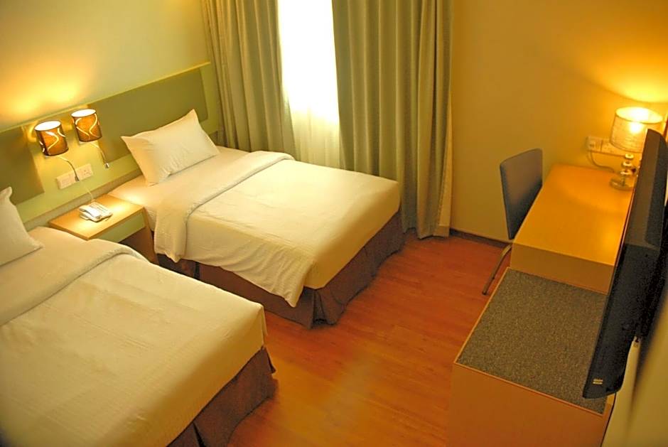 Photo 1 of 7 of Superior 1 Queen Bed