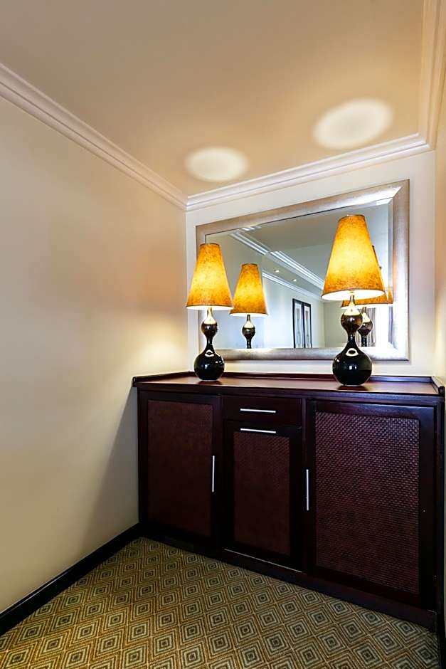 Cresta President Hotel