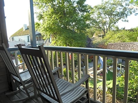 Deluxe King Room with Balcony