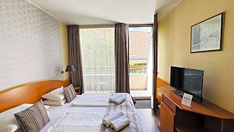 Deluxe Double Room with Balcony