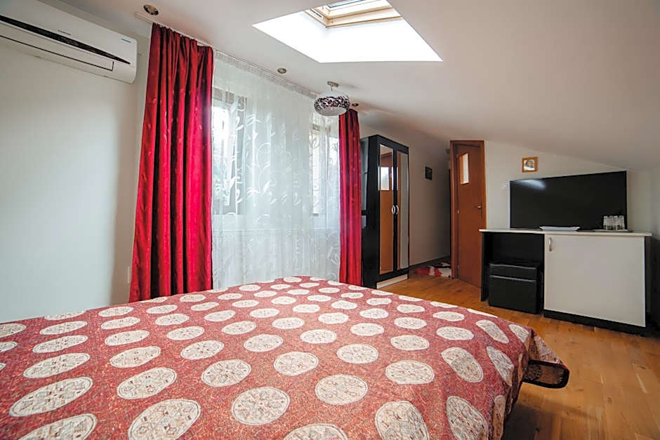 Pensiunea Floare de Colţ