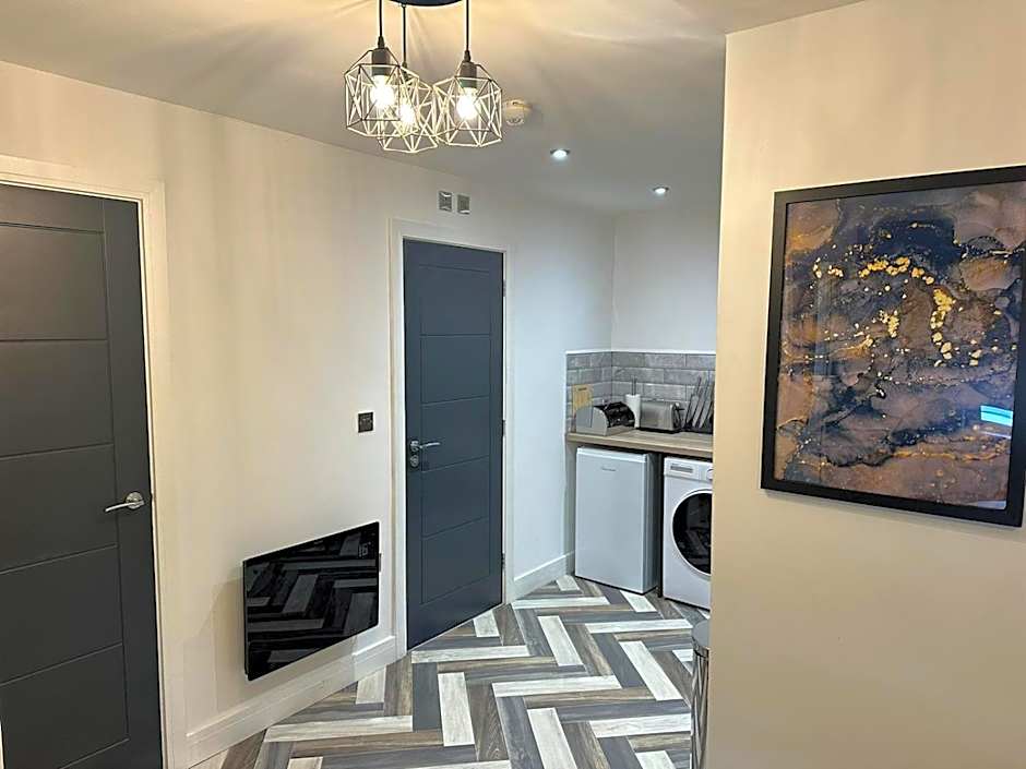 Adam Court Apartments - PE1 - Contractor Friendly - Choice of Studios or 1 Bed Apartments - Free Parking - Sofa Beds - Sky TV - Full Kitchen - Washer Dryer - WiFi