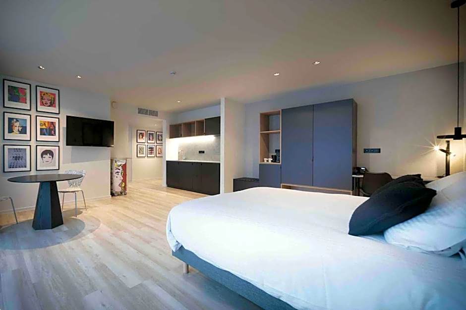 M-Street art lodging - Self check-in