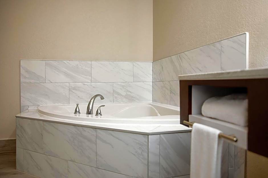 Days Inn by Wyndham Suites Fredericksburg