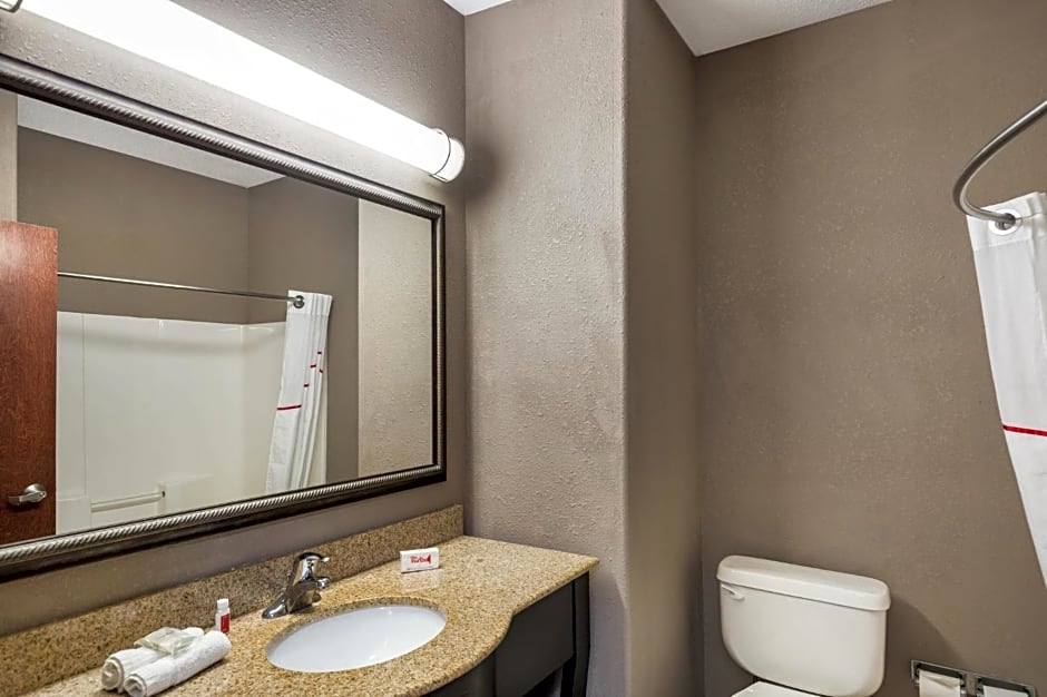 Red Roof Inn & Suites Bloomsburg - Mifflinville
