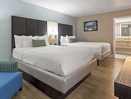 Queen Room with Two Queen Beds - Non Smoking