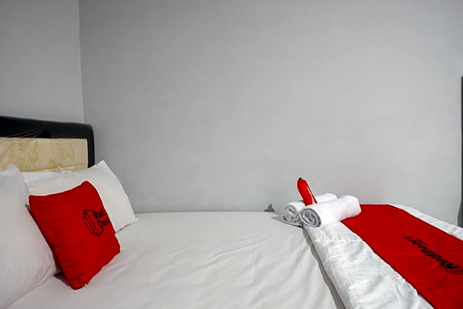 RedDoorz @ Hotel Grand Aulia Majene