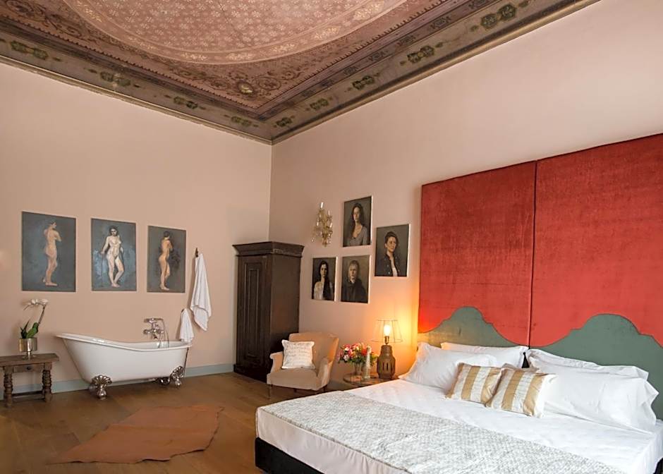 Soprarno Suites