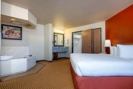 King Deluxe Room with Jetted Tub and Balcony - Non-Smoking