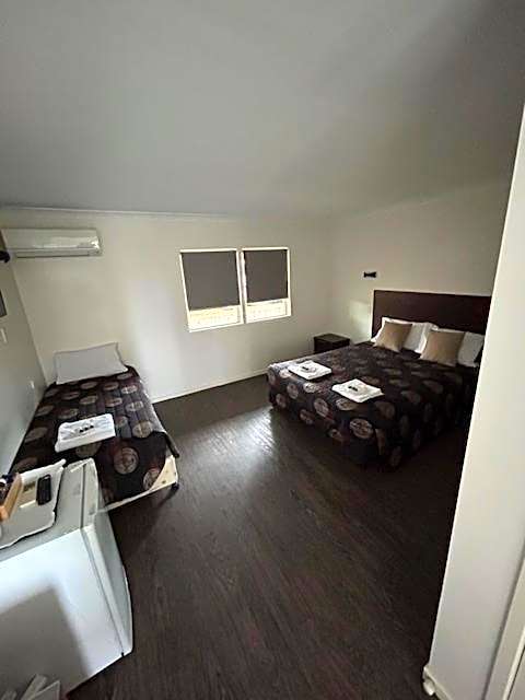 Coal n Cattle Hotel Motel