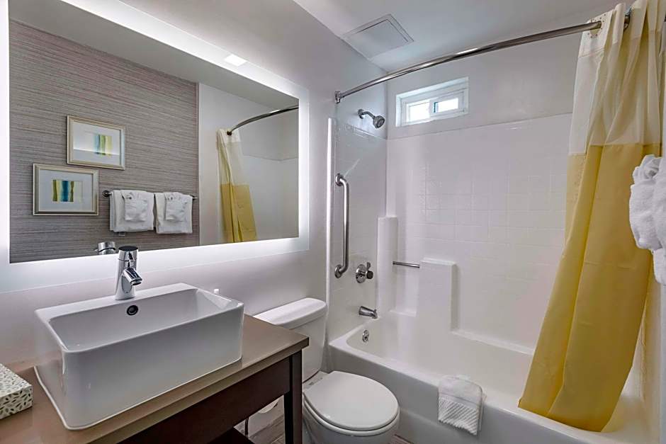 Photo 1 of 4 of 1 King Bed Suite