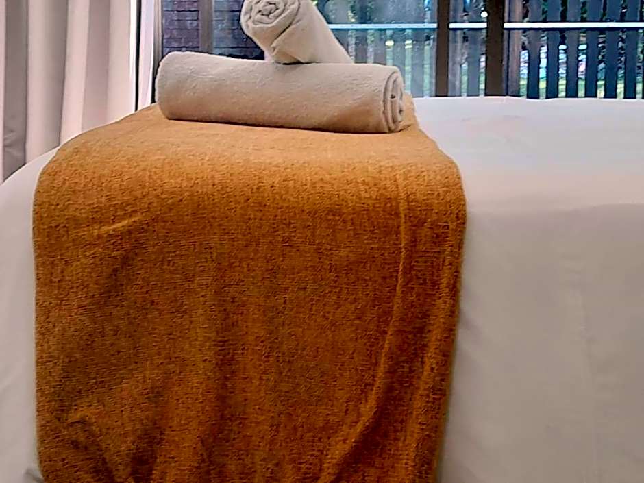 Zdjęcie 1 z 3 — 1 Queen Bed