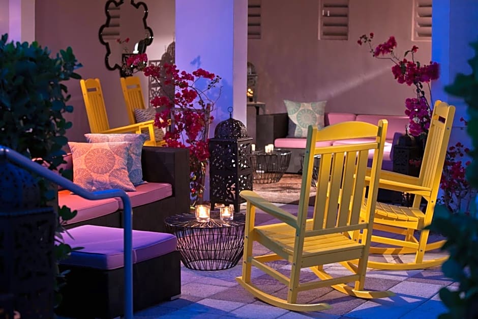 Kimpton Surfcomber Hotel, an IHG Hotel