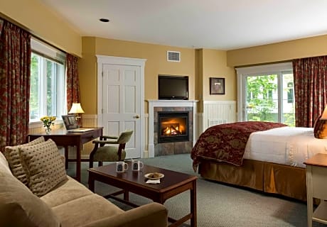 King Suite with Fireplace and River View