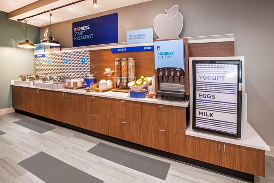 Holiday Inn Express Minneapolis West - Plymouth By IHG