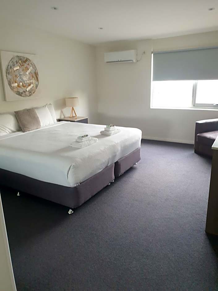Carlton Suites