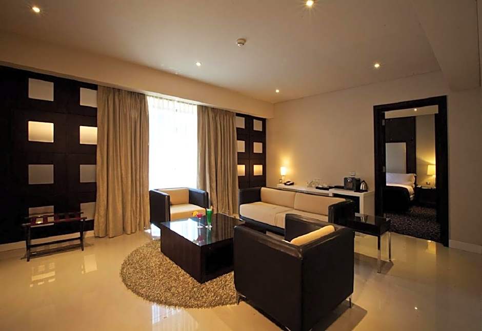 Photo 1 of 4 of Executive Suite