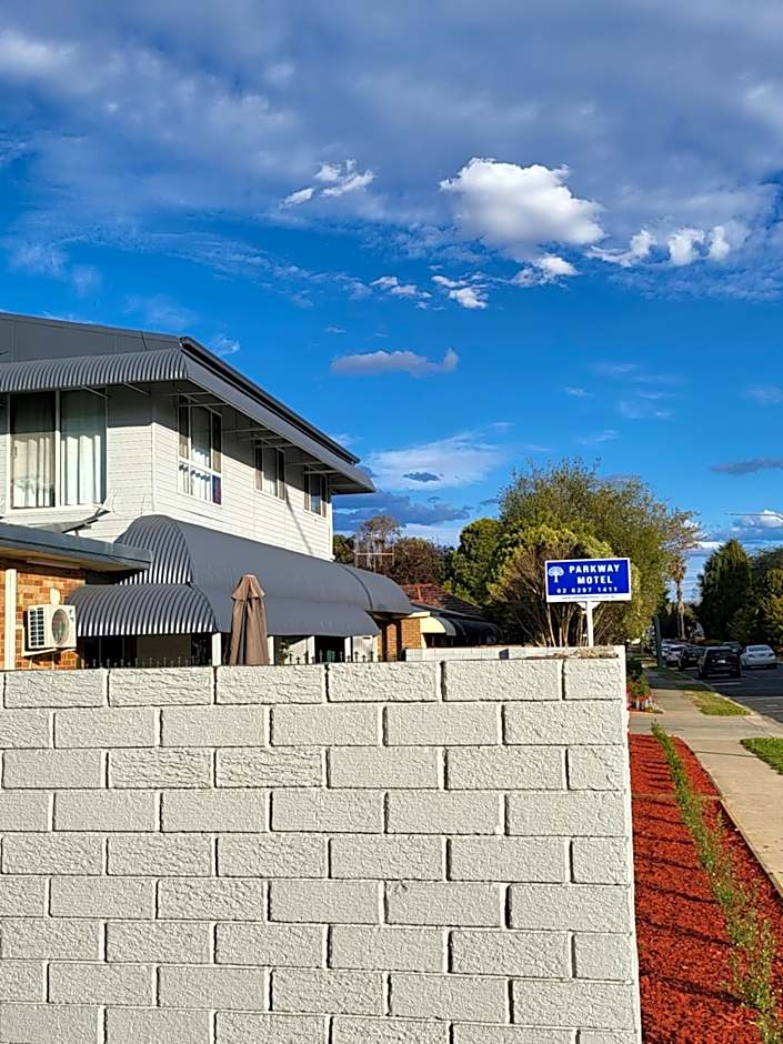 Parkway Motel