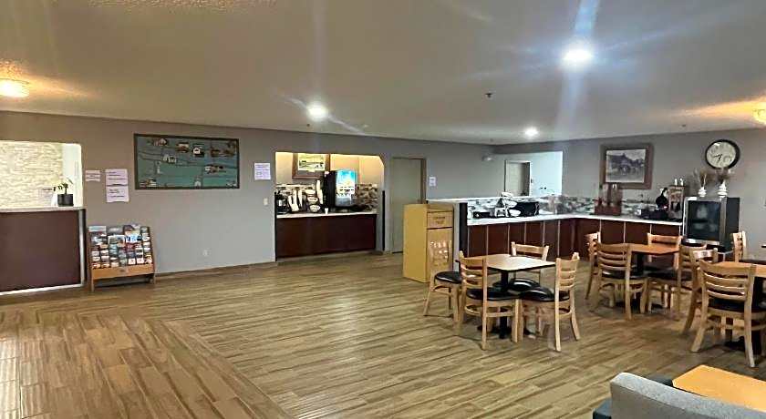 Days Inn & Suites by Wyndham Williamsburg IA North