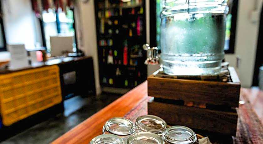 Post Factory Bed & Breakfast Hostel