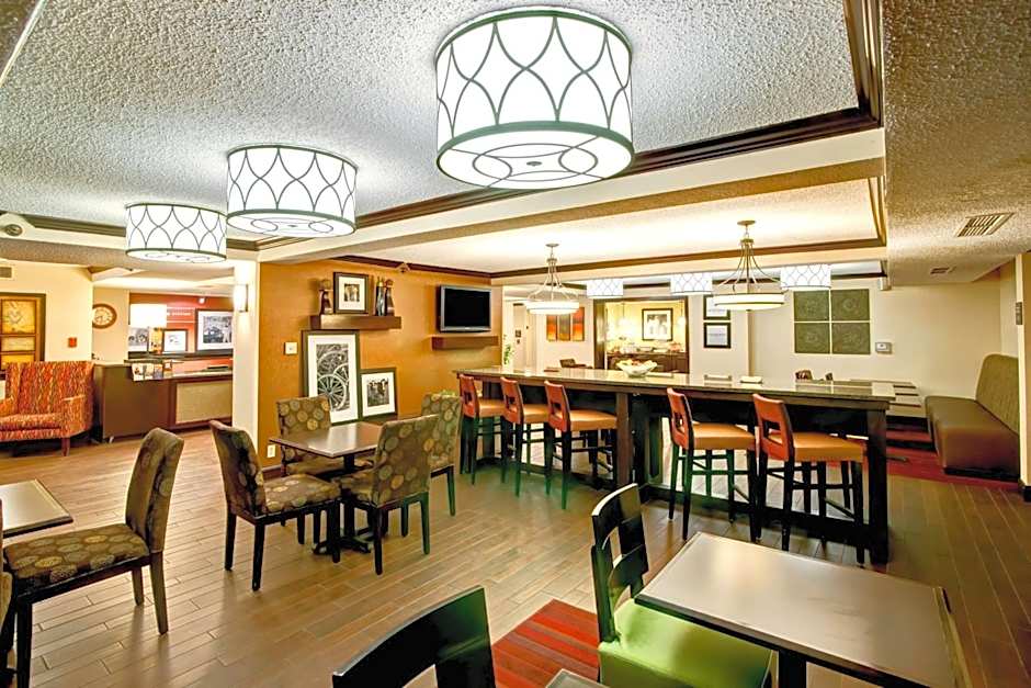 Hampton Inn By Hilton College Station