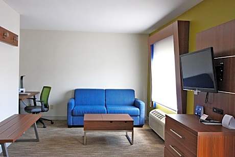 Queen Room with Two Queen Beds - Hearing Accessible