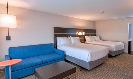Queen Suite with Two Queen Beds