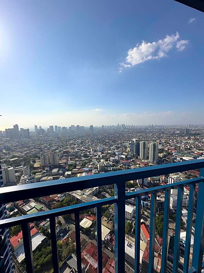 Heart of Makati, Fully furnished condo, cbd central location