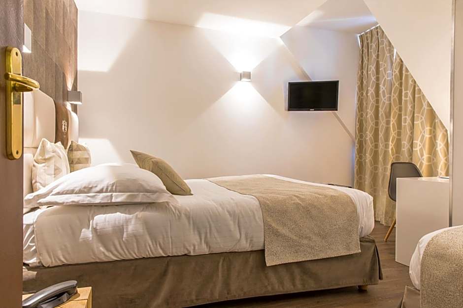 Photo 1 of 11 of Triple Room