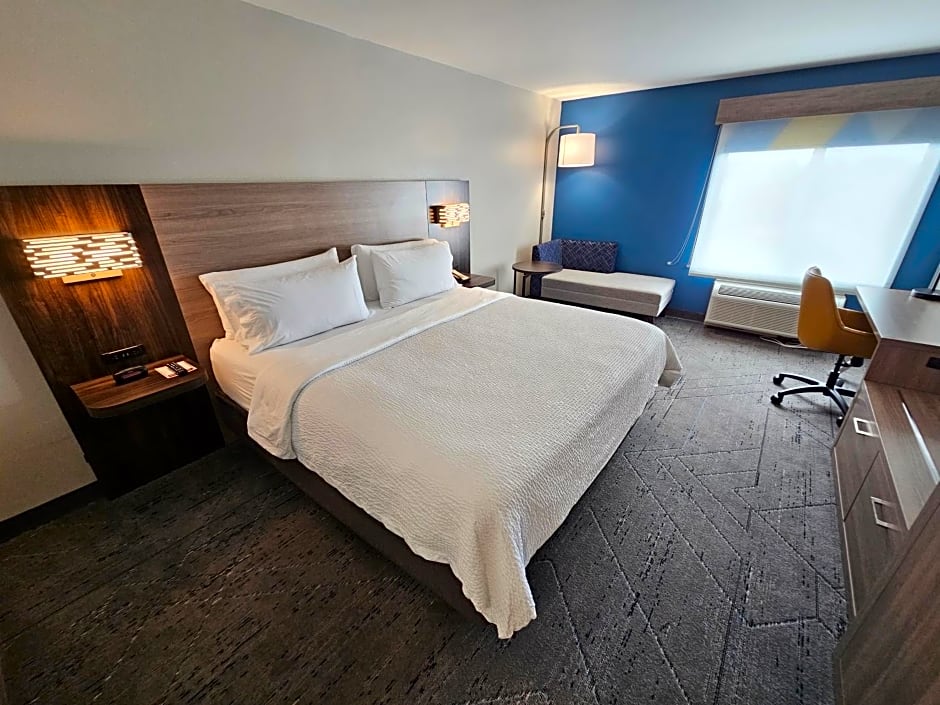 Holiday Inn Express Hotel & Suites Cincinnati-Blue Ash By IHG