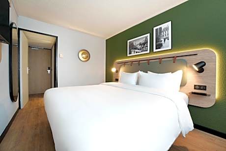 Superior Room - 1 King Bed