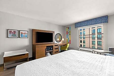 King Room - Hearing Access/Non-Smoking