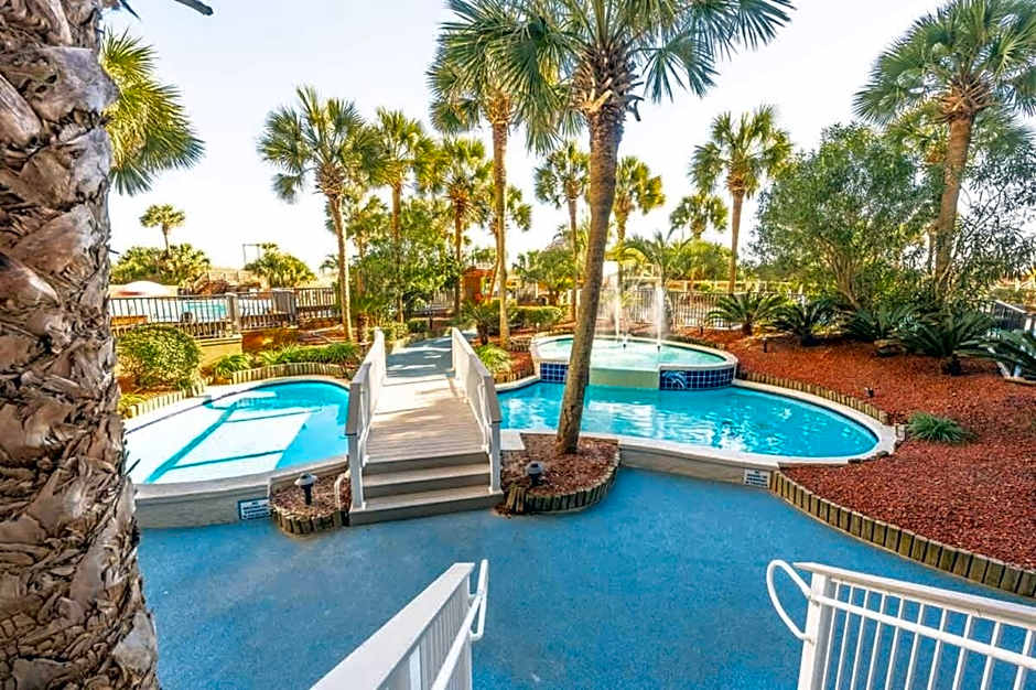 Oceanfront Views, Recently Renovated Kitchen,Pools