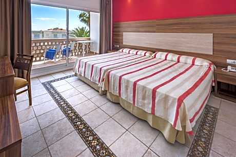 Family Room (2 Adults + 1 Child)