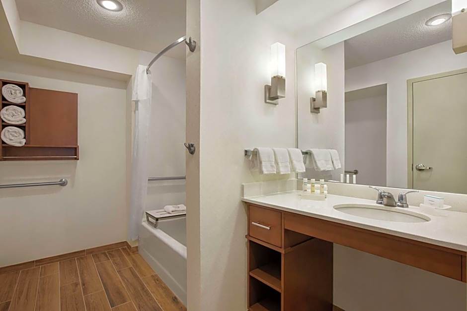 Homewood Suites By Hilton Kansas City-Airport