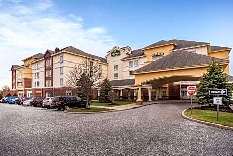 La Quinta Inn & Suites by Wyndham Islip Macarthur Airport