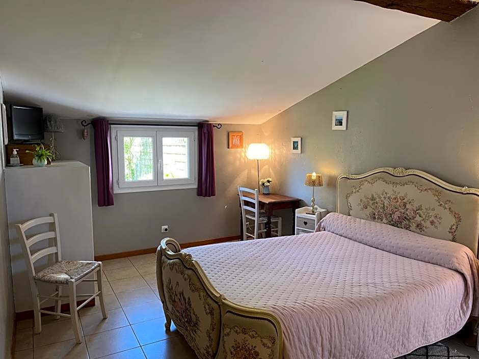 Chambre PEYROUTAS " CAMILLE" Vignonet St Emilion