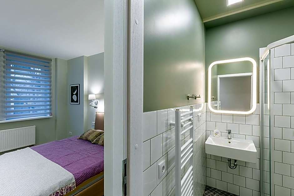 Art & Comfort Rooms