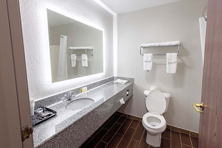 Countryside Inn and Suites