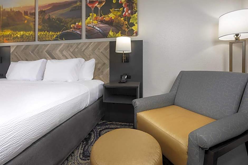 Clarion Pointe Biltmore Village