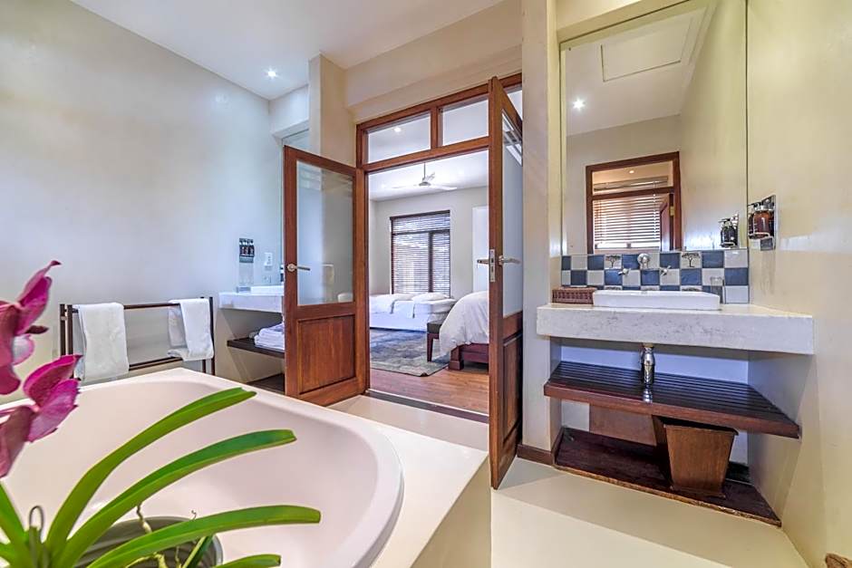 Casterbridge Hollow Boutique Hotel