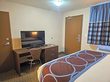 Efficiency King Room with Kitchen - Non-Smoking